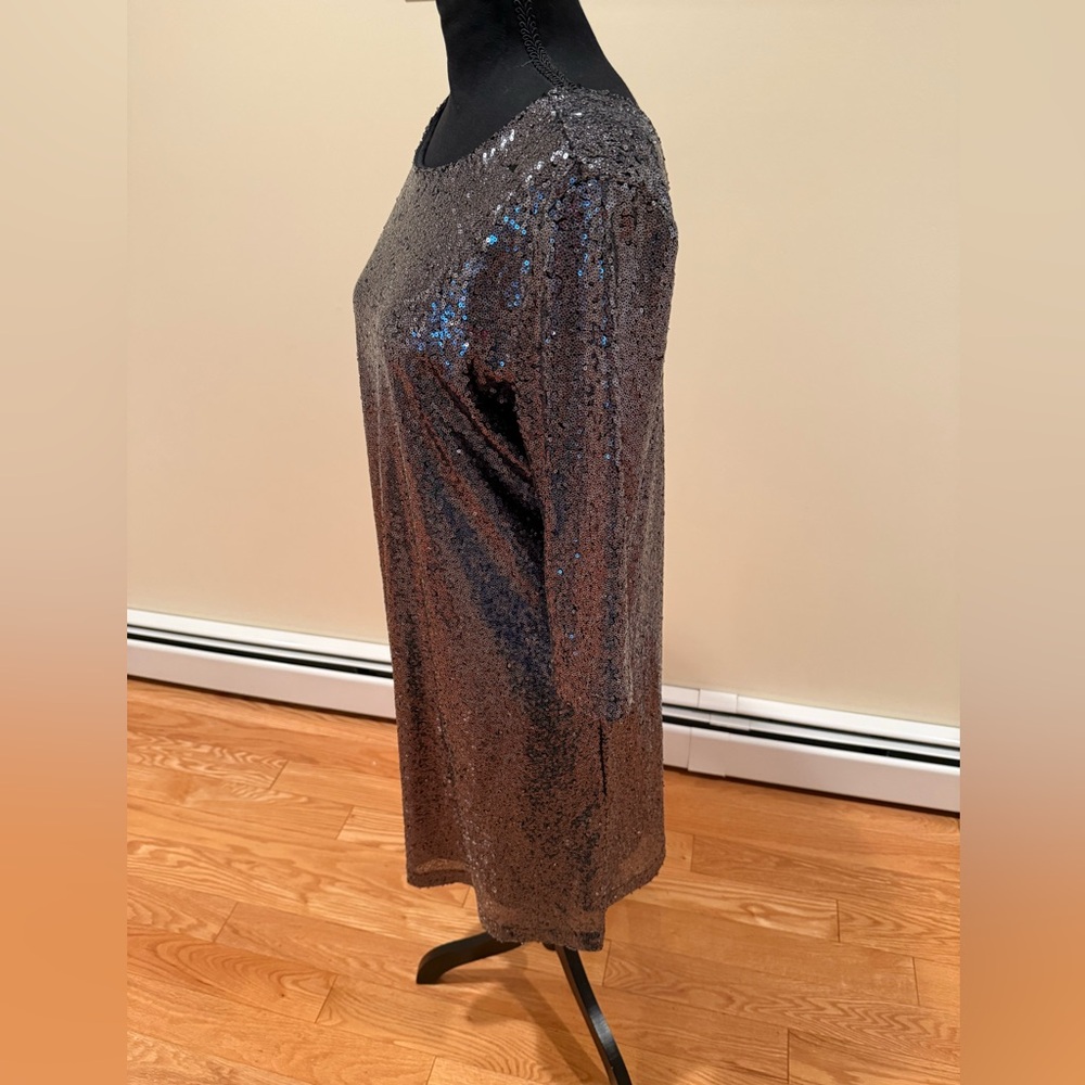 Elegant Black / Silver Sequin Mini Dress  Party Ready super cute and elegant
